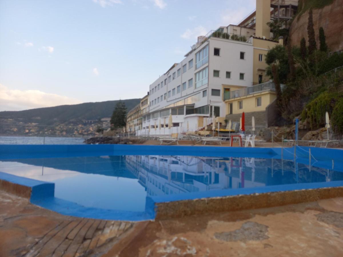 Hotel La Perla Del Capo Оспедалети Екстериор снимка