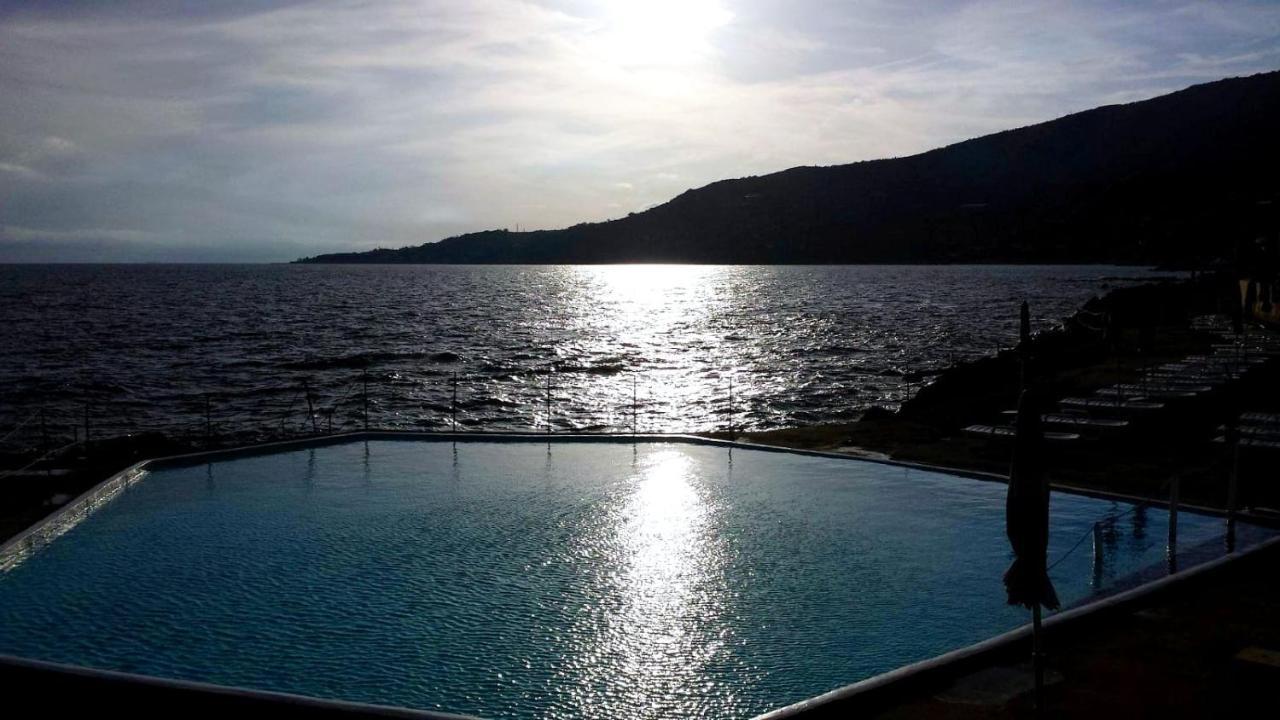 Hotel La Perla Del Capo Оспедалети Екстериор снимка