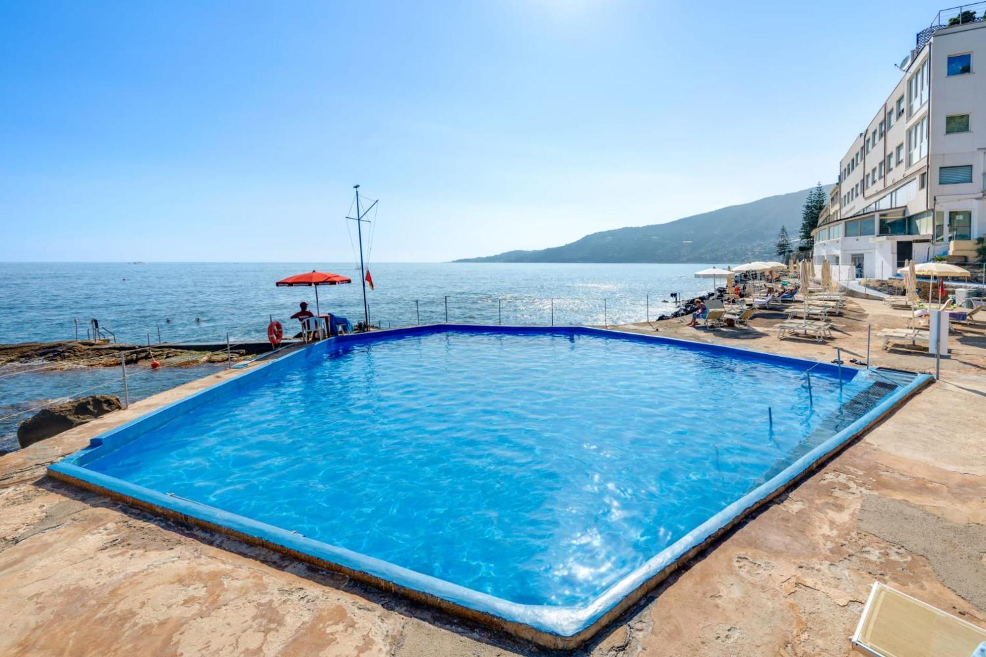 Hotel La Perla Del Capo Оспедалети Екстериор снимка