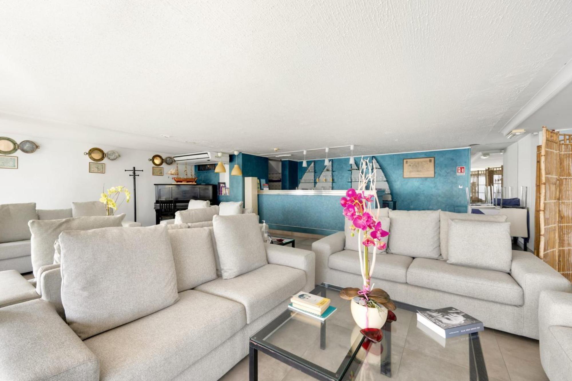Hotel La Perla Del Capo Оспедалети Екстериор снимка