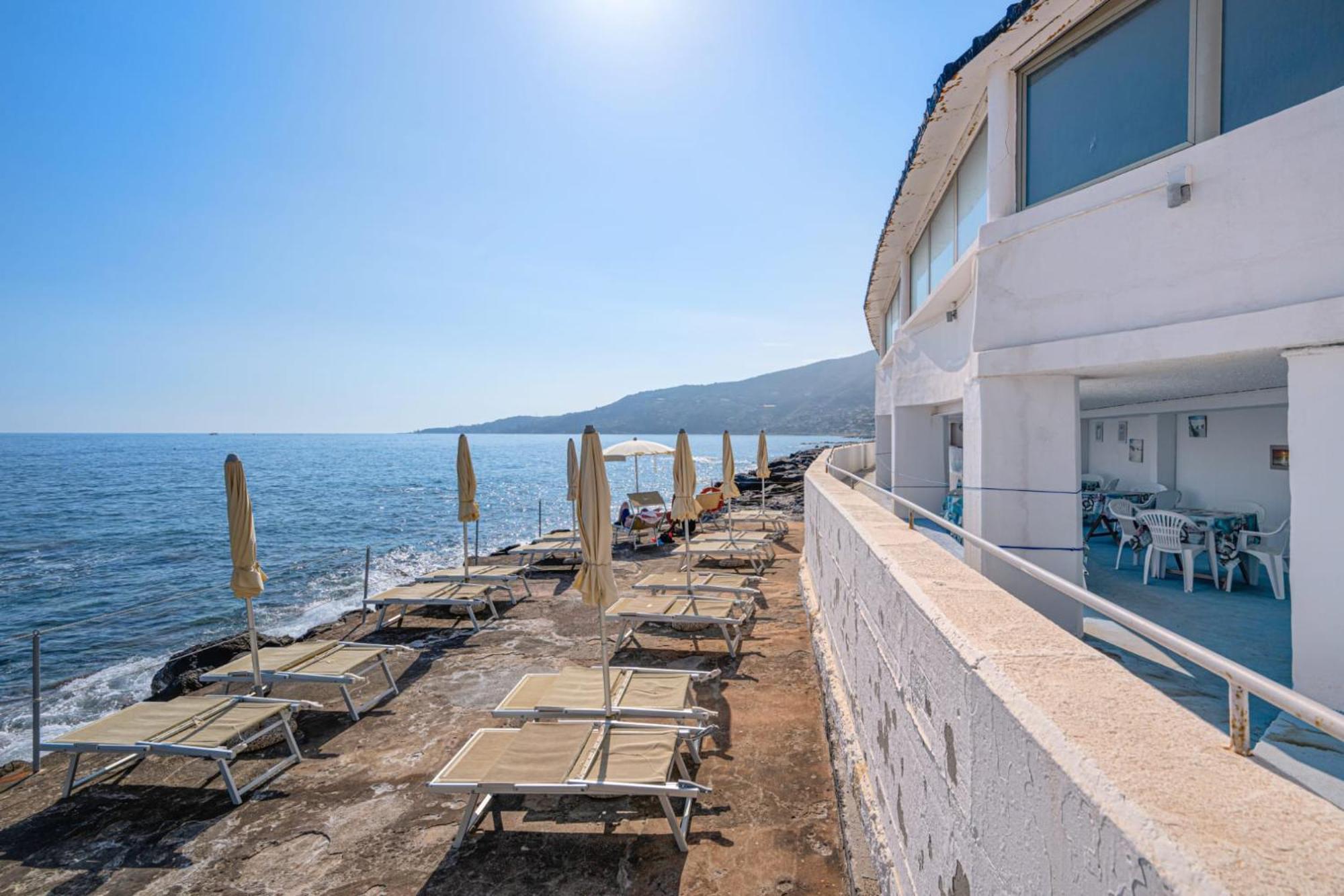 Hotel La Perla Del Capo Оспедалети Екстериор снимка